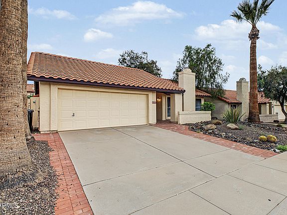 3rd image of 448 E SUSAN Lane