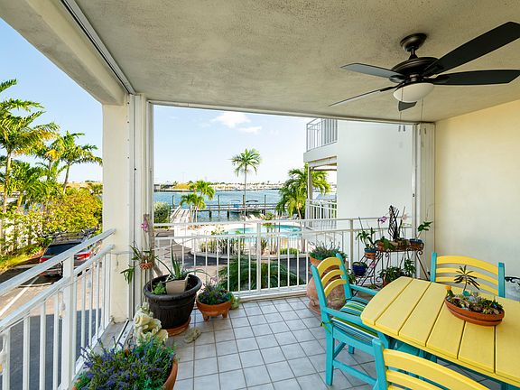 5th image of 833 Eisenhower Dr APT 101