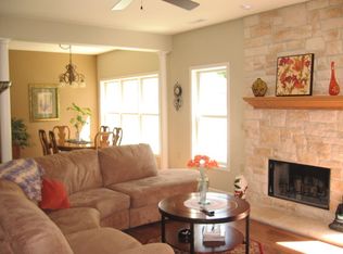 5620 S 76th St APT 9, Greendale, WI 53129