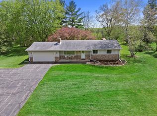 406 Prairie View Dr, North Prairie, WI 53153