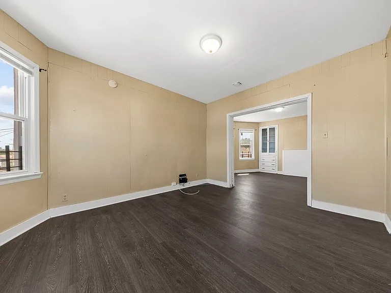 359 Belmont Ave — Photo 10