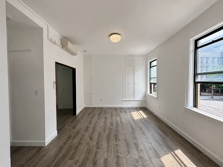 152 Graham Ave #2 — Photo 4