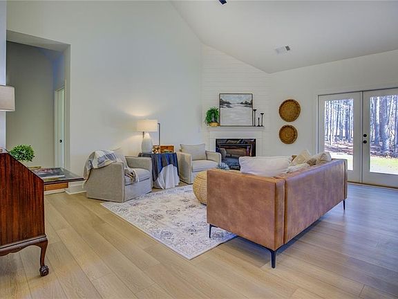 5th image of 97 Malcom Rd