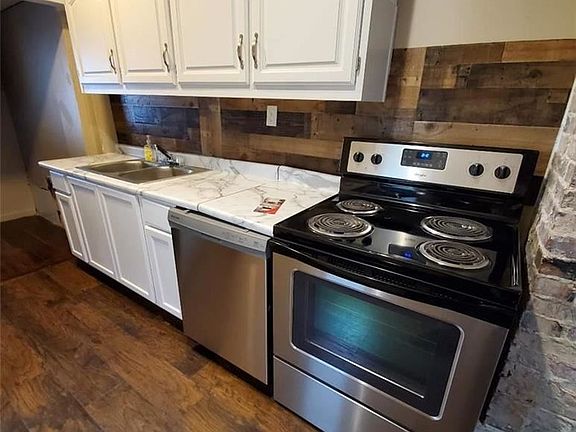 2nd image of 421 Oakley Ave
