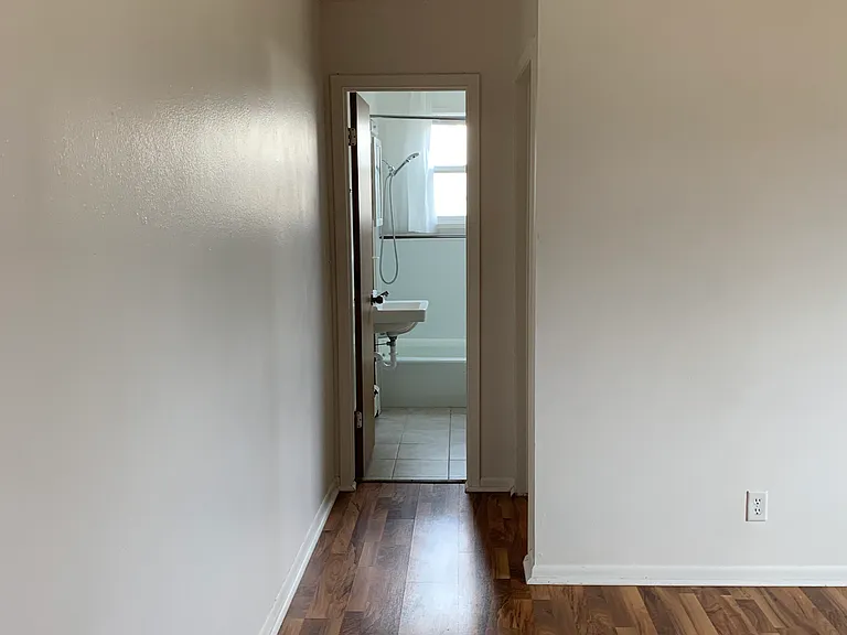 310 NW State St #4 — Photo 4