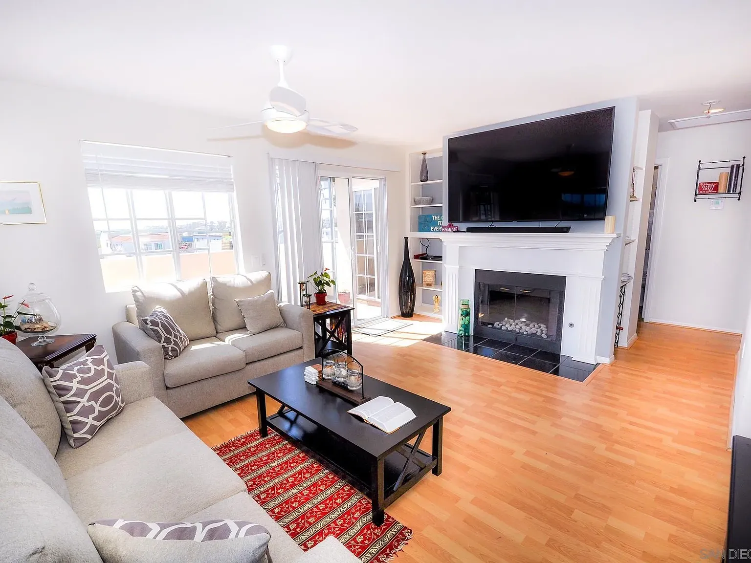 3 bed, 2.0 bath, 975 sqft, $3,800 — Photo 2