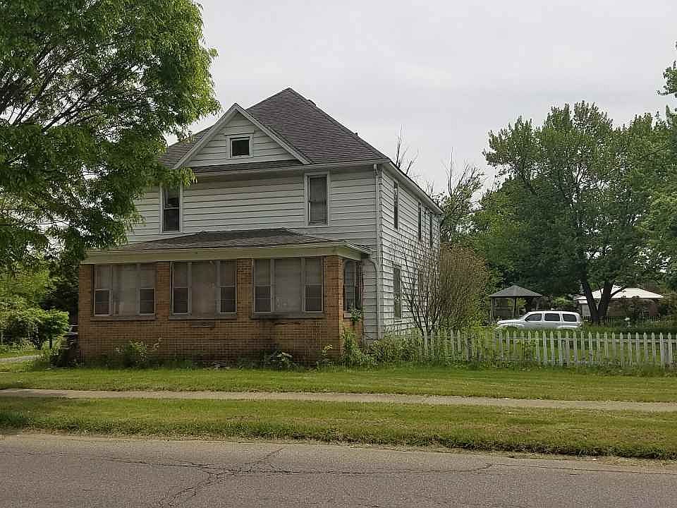 1st image of 403 E Lusher Ave
