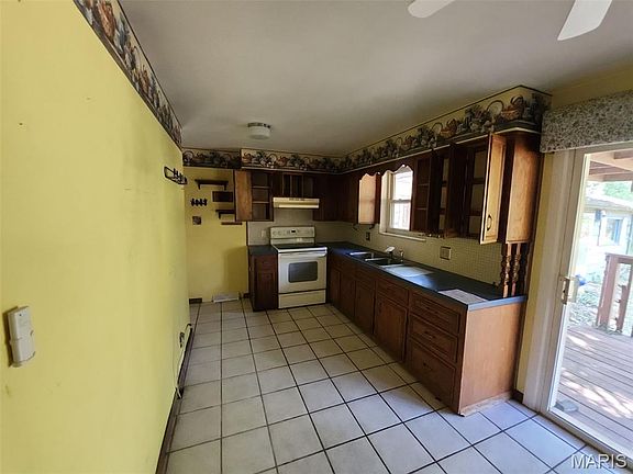 4th image of 1525 Brucher St