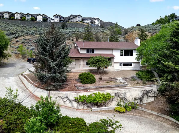 820 Anderson Ter, Kamloops, BC V2B 6E2