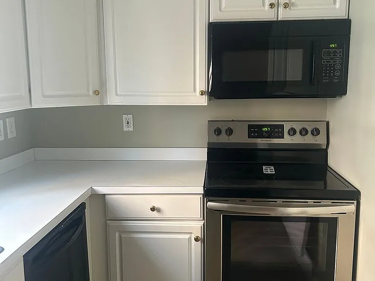 1 bed, 1.0 bath, 1054 sqft, $1,925 — Photo 3