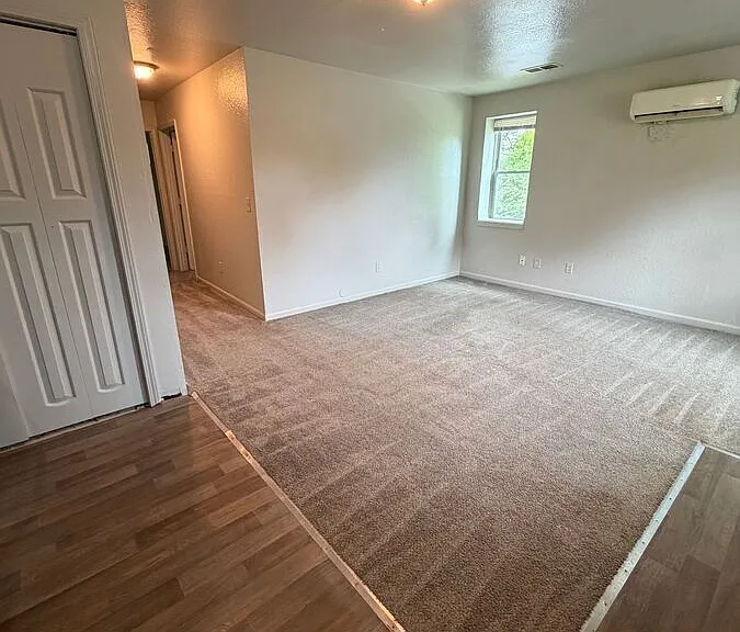 301 E Kansas St — Photo 40
