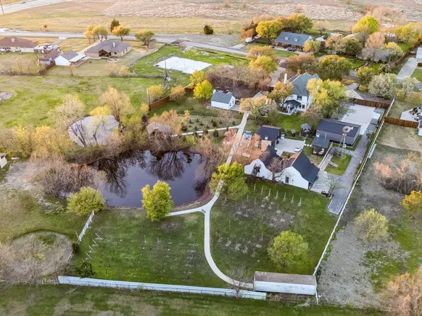 3706 Castle Dr, Rowlett, TX 75089