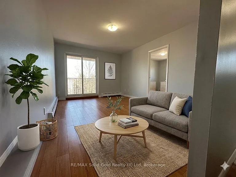 15 Mowat Blvd #14 — Photo 11