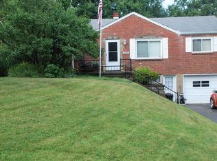 555 Chessbriar Dr, Bethel Park, PA 15102