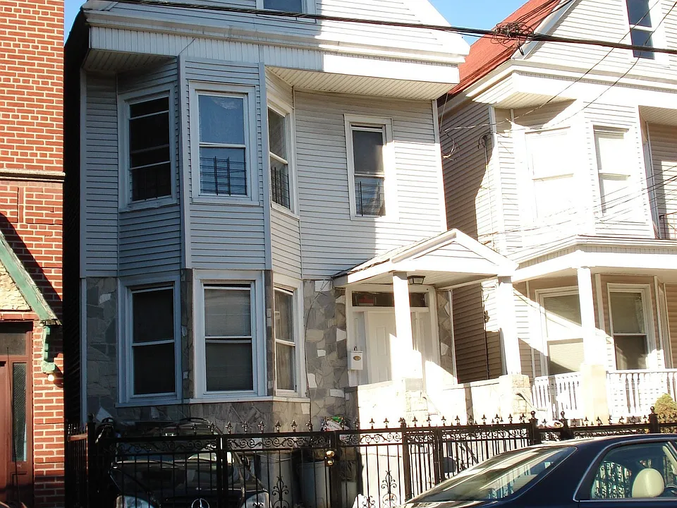 3285 DECATUR AVE