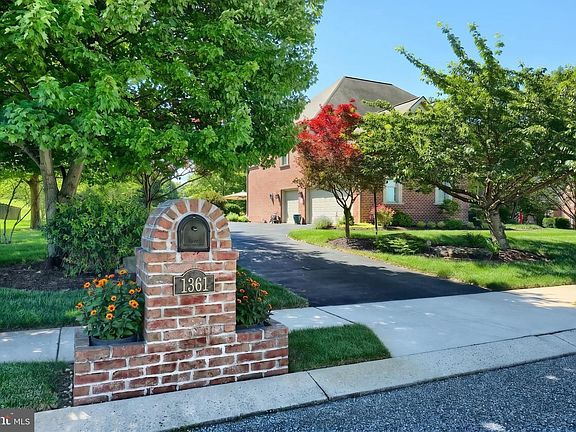 4th image of 1361 Wicklow Dr