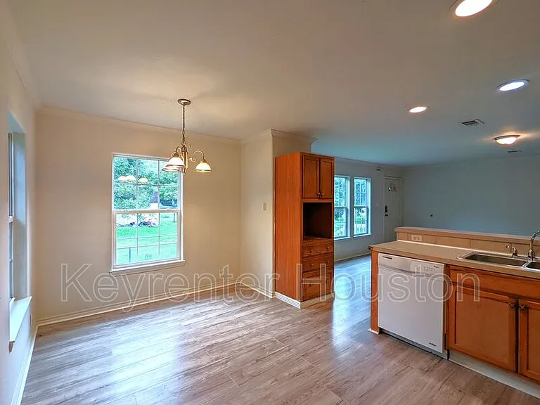 829 Marjorie St #B — Photo 10