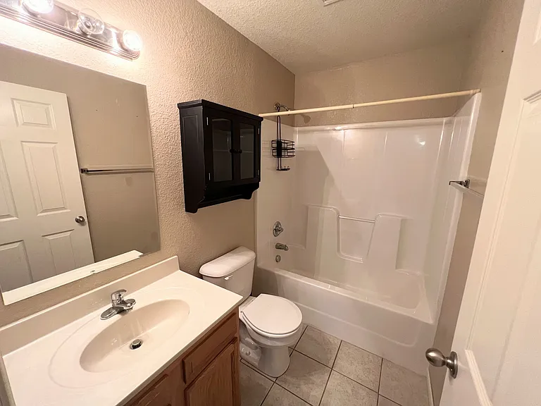 21084 Homer St #B — Photo 2