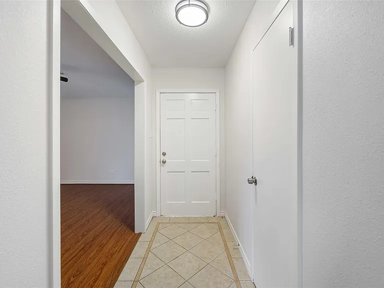 814 Alyse St — Photo 3