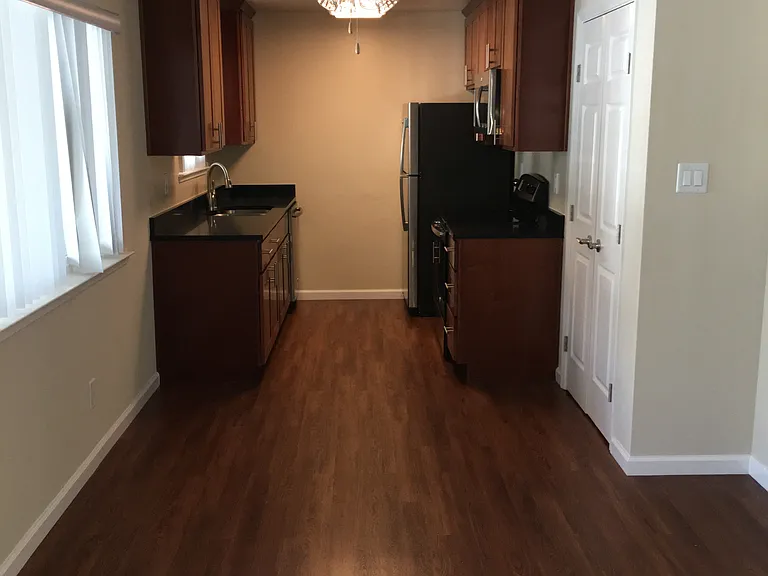 825 Menlo Ave #F — Photo 11