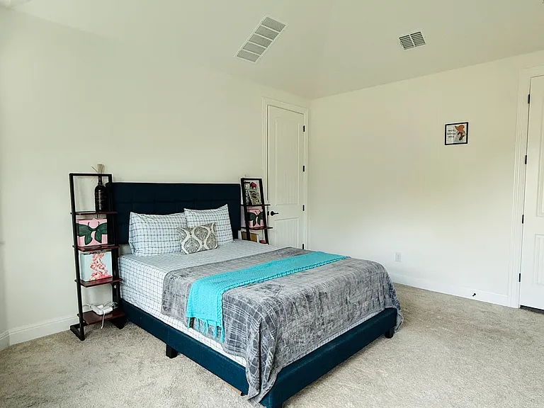 2944 Youngwood St — Photo 8