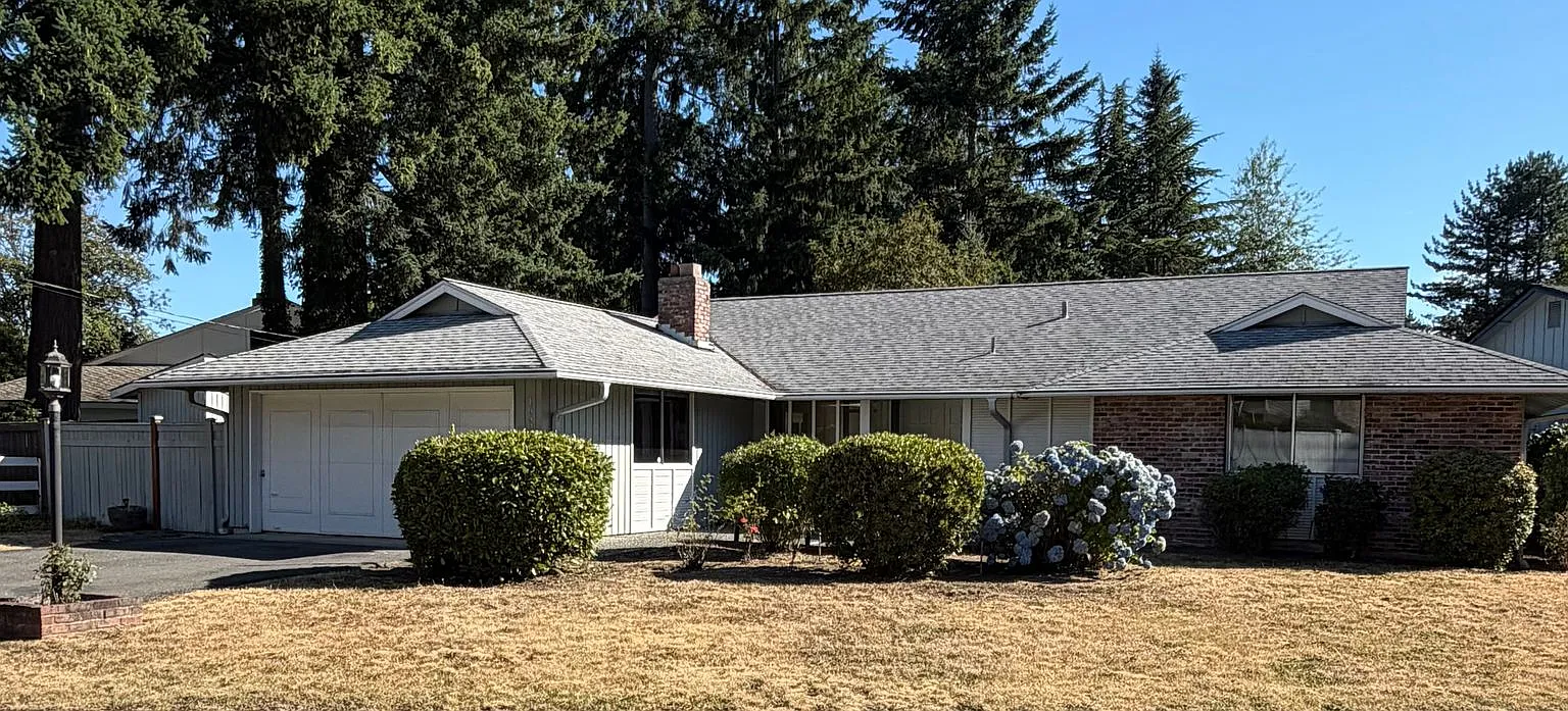 4 Bed / 2.5 Bath Bellevue rambler $4,095/month — Photo 1