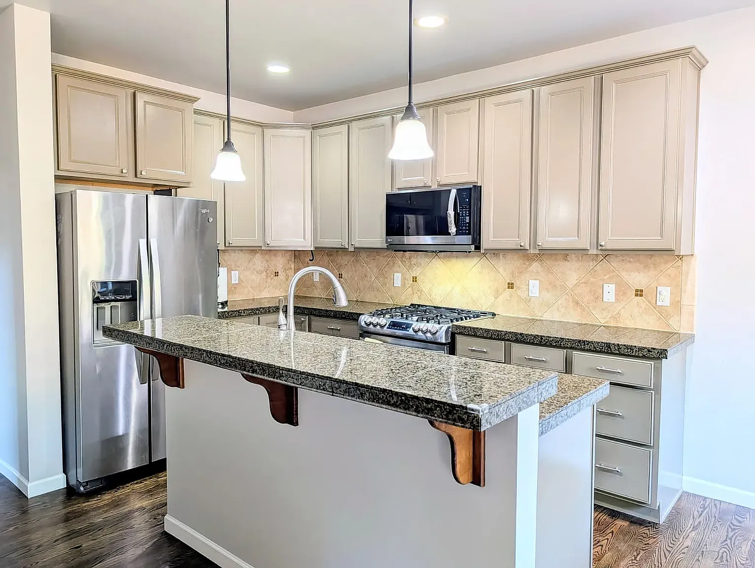 3 bed, 2.5 bath, 1869 sqft, $3,450 — Photo 2