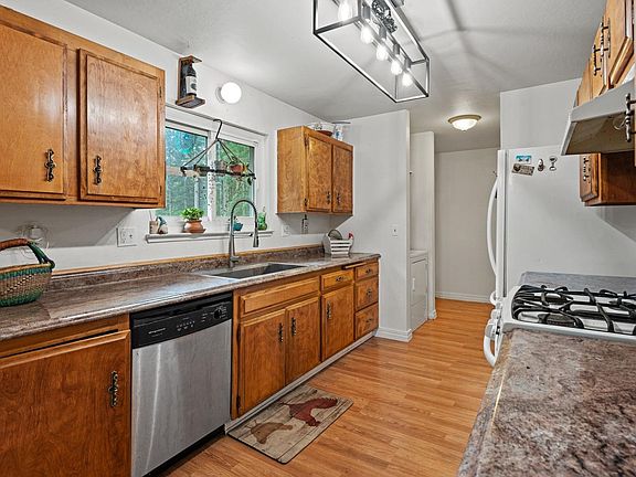 3rd image of 2056 Primrose Drive