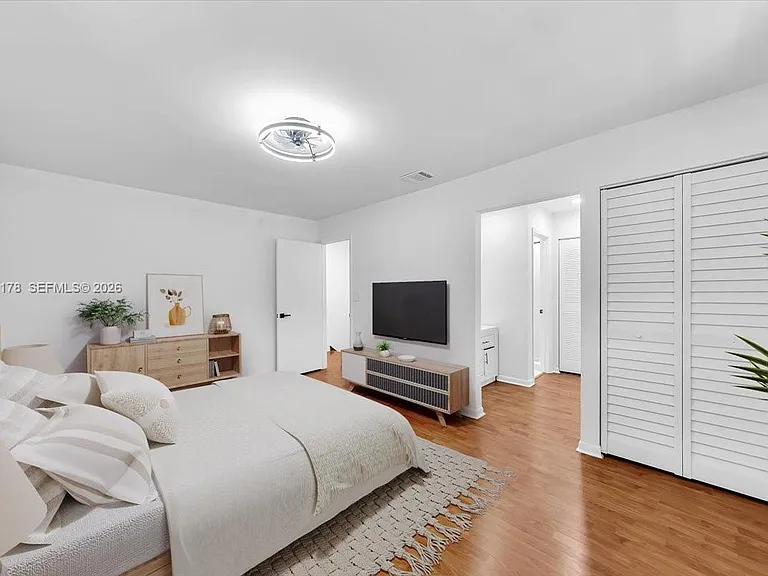 12370 SW 52nd St — Photo 7