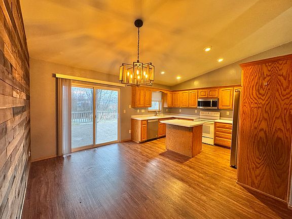 3rd image of 2943 Popplewood Ct