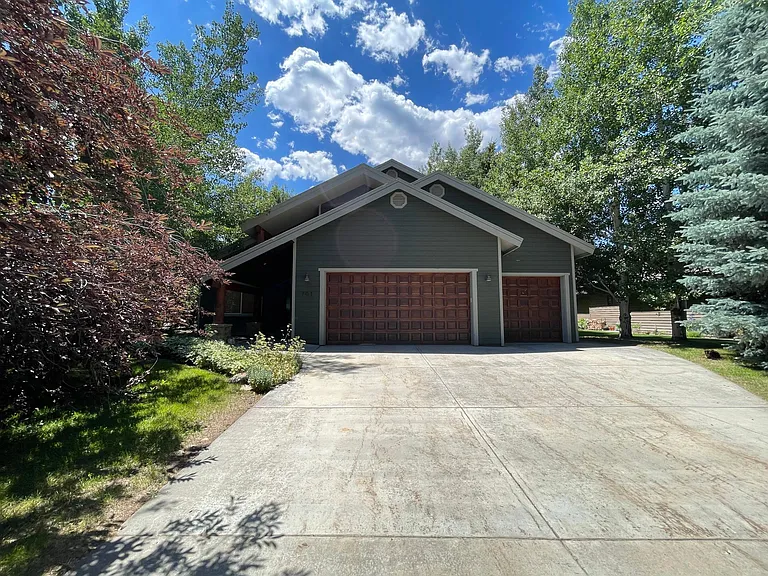 701 Martingale Ln — Photo 21