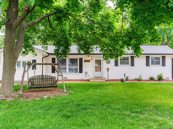 637 Aztec Dr, Carol Stream, IL 60188