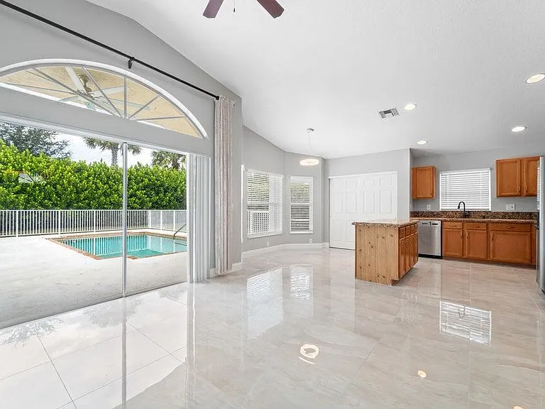 15079 Corby Ct — Photo 2