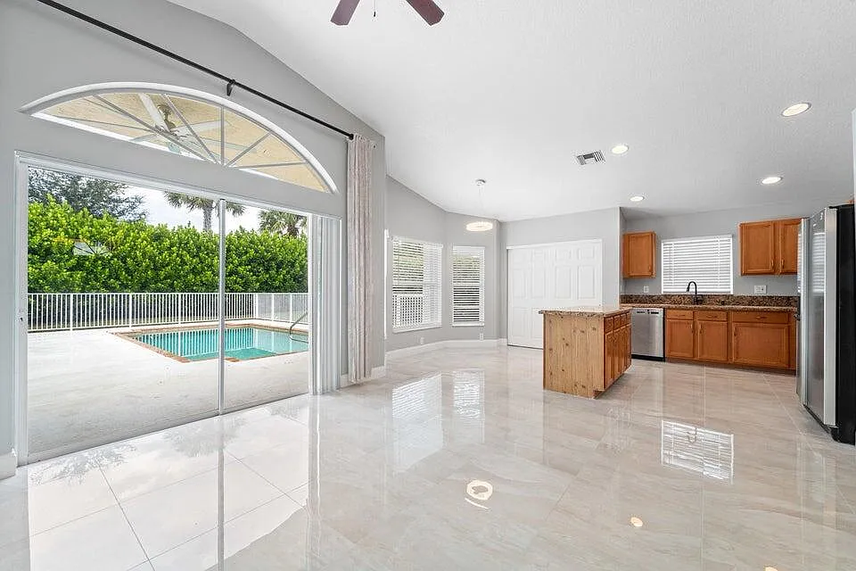 Building Photo - 15079 Corby Ct