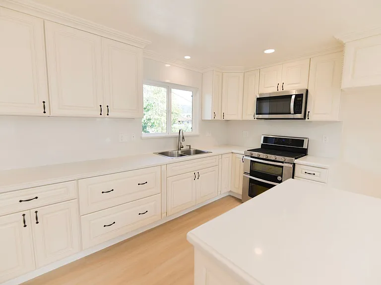 220 W Canada — Photo 11