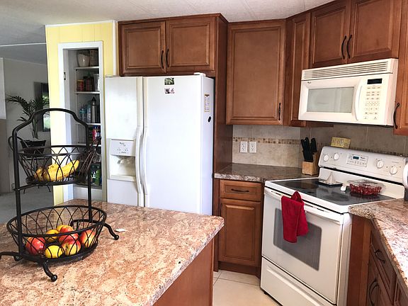 4th image of 658 Sun Ray Ct