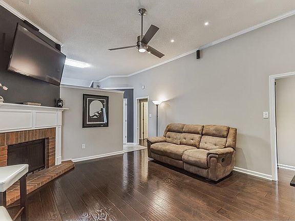 5th image of 619 W Ashley Glen Cir