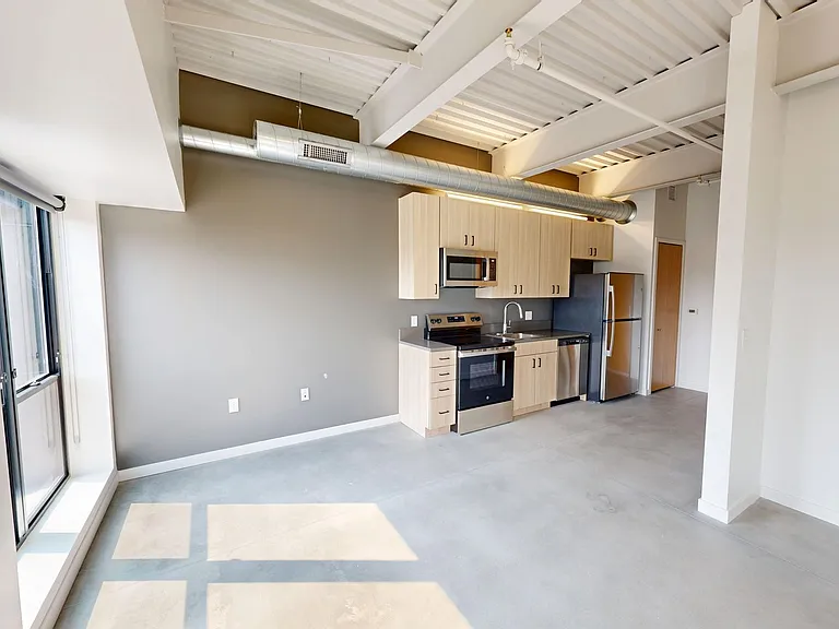 418 East Grand — Photo 40