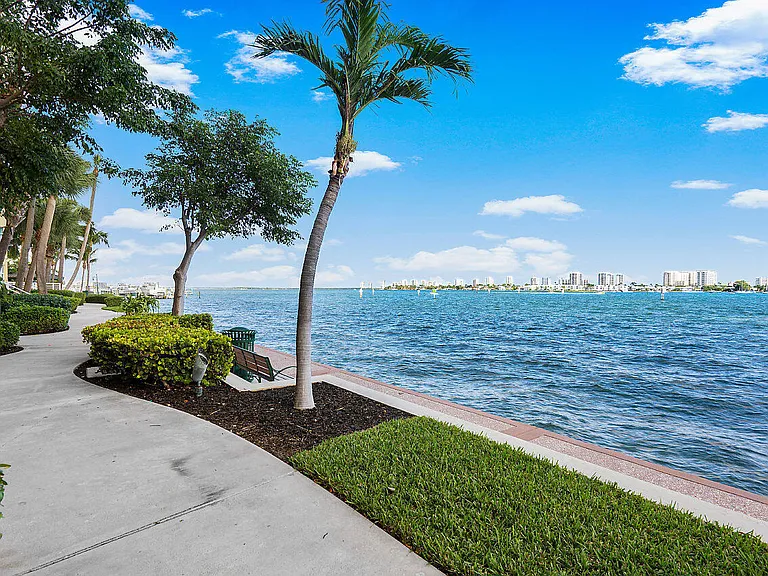 2650 Lake Shore Dr #206 — Photo 37