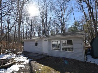 117 Dogwood Rd, Dingmans Ferry, PA 18328