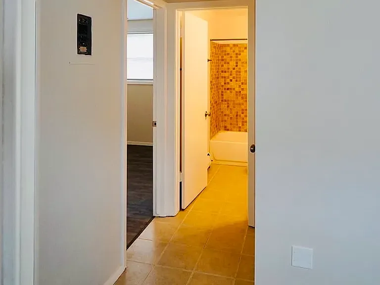 615 W Bennett St #1 — Photo 9