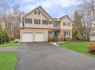 70 Shuart Rd, Airmont, NY 10952