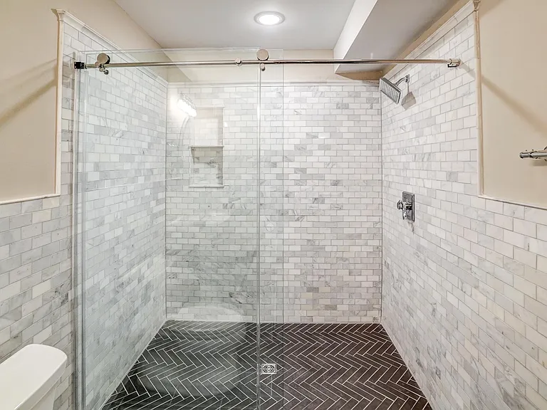 425 N Arthur Ashe Blvd #B — Photo 26