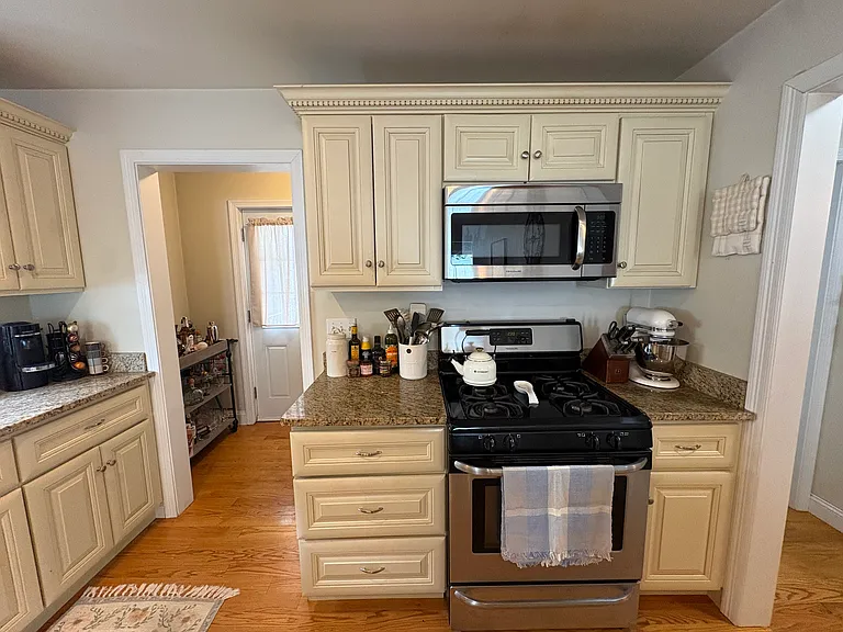51 Avalon Ave #51 — Photo 8