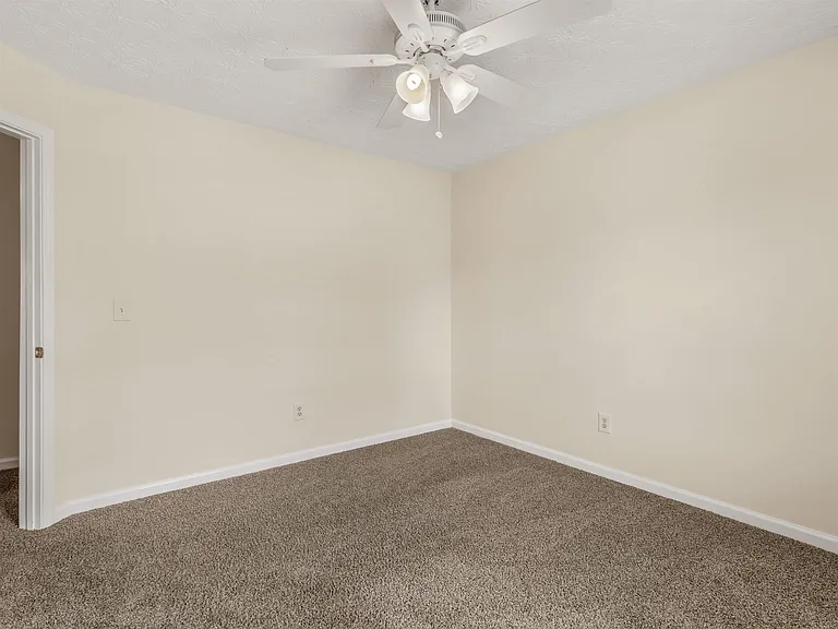 310 Sarasota Ln — Photo 34