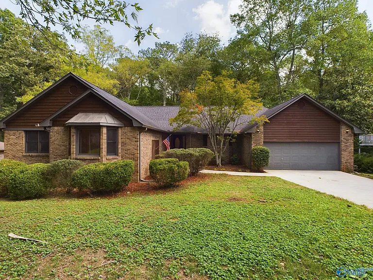 1016 Seina Vista Dr — Photo 1