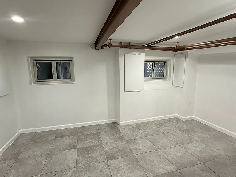 1533 Isherwood St NE — Photo 33