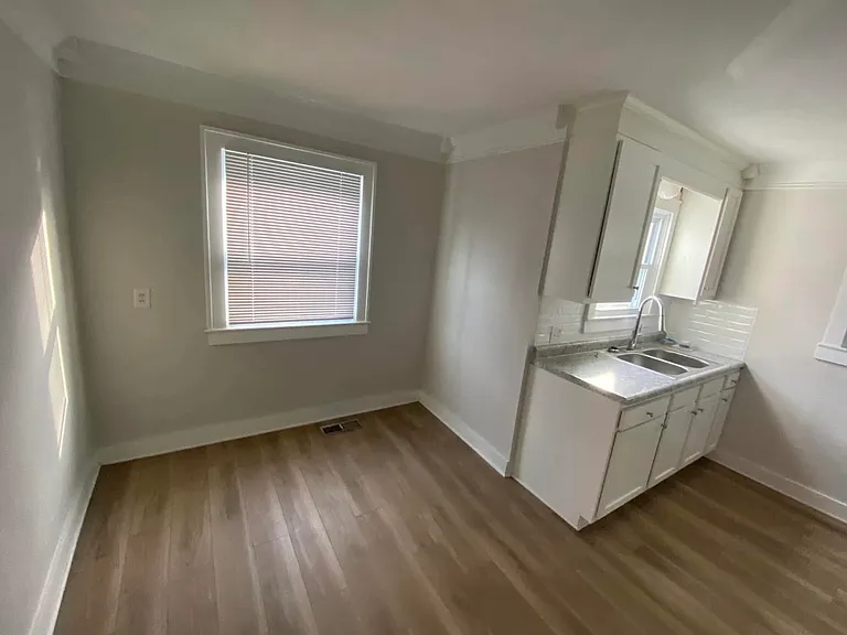 327 S Greensburg St — Photo 5