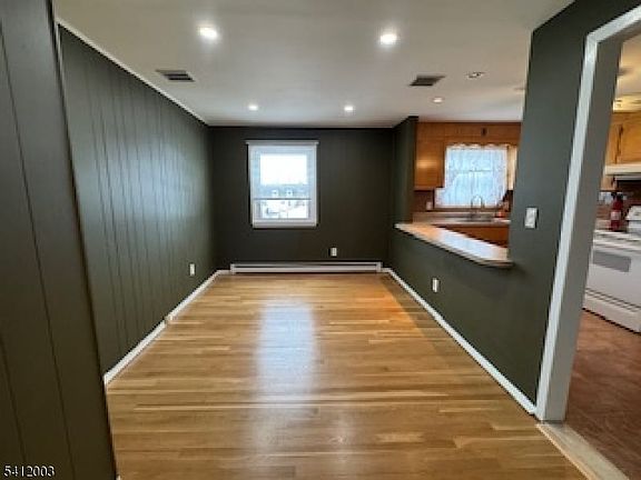 4th image of 510 Helfin St