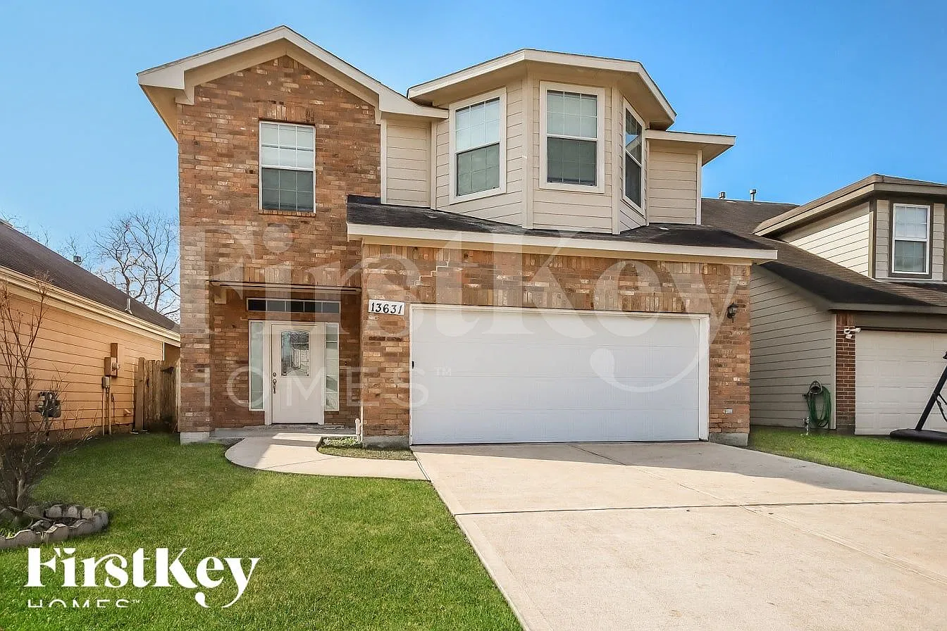 4 bed, 2.5 bath, 2684 sqft, $2,315 — Photo 1
